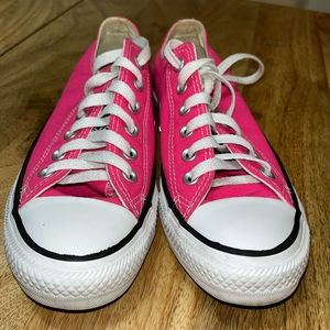 Converse Hyper Pink Chuck Taylor Low Sneaker